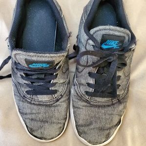 Nike boys Size 5